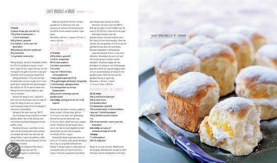 Een stapel zachte witte broodjes met poedersuiker, waarvan er één is doorgesneden en gevuld met gele crème en poedersuiker.