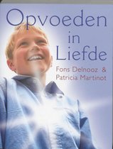 Boek 'Opvoeden in Liefde' met foto van een lachende jongen in blauw overhemd