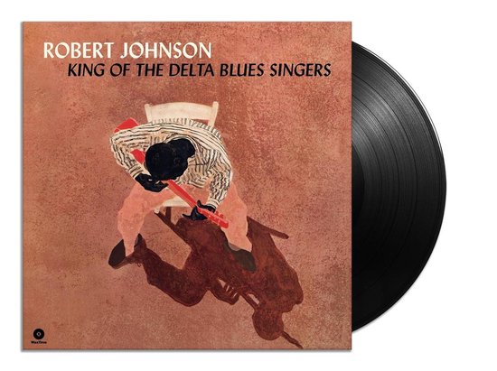 Robert Johnson "King of the Delta Blues Singers" LP hoes met illustratie van een man in gestreepte blouse en roze broek, zittend op een stoel met rode gitaar.