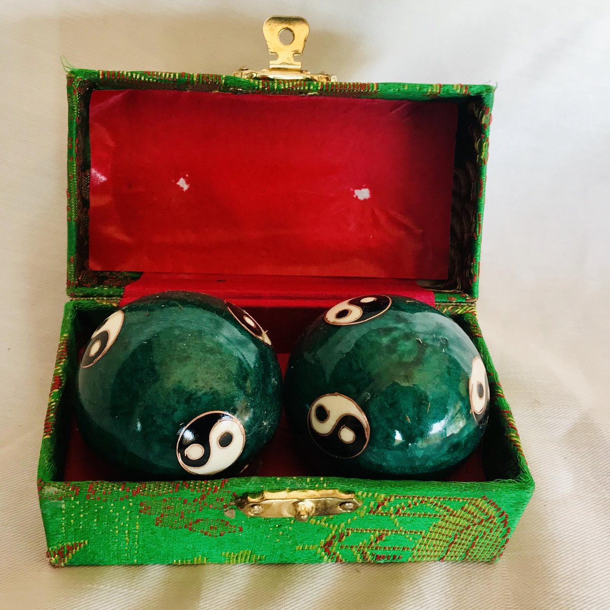 Goedkoopste Meridiaankogels met groene Yin Yang motief 4.5cm van cloisonne (een techniek van emailleren