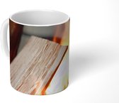 Mok - Brandend hout bij een open haard - 350 ML - Beker