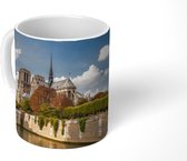Mok - De Kathedraal van Notre Dame met witte wolken in Parijs - 350 ML - Beker