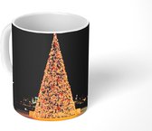 Mok - Koffiemok - Een enorme kerstboom in de Verenigde Staten - Mokken - 350 ML - Beker - Koffiemokken - Theemok