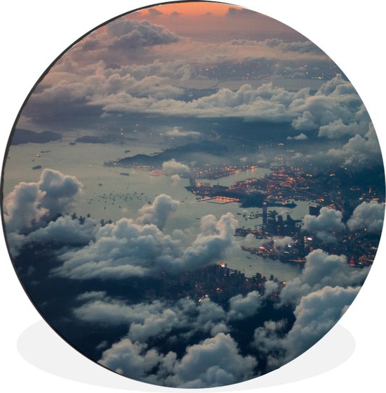 WallCircle - Wandcirkel - Muurcirkel - Luchtfoto van donkere wolken in het Aziatische Hong Kong - Aluminium - Dibond - ⌀ 30 cm - Binnen en Buiten