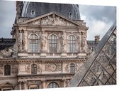 Close-up van de Piramide van het Louvre in Parijs - Foto op Dibond - 60 x 40 cm