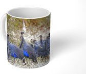 Mok - Groep gierparelhoenders in het gras - 350 ML - Beker