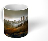 Mok - Uitzicht op de mistige San Gimignano in Italië - 350 ML - Beker - Uitdeelcadeautjes