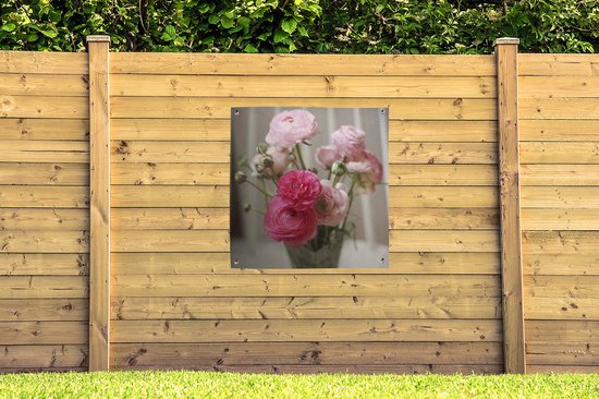 Affiche de jardin Renoncules roses sur fond flou 100x100 cm - Toile de jardin / Toile d'extérieur / Peintures d'extérieur (décoration de jardin)