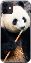 Geschikt voor iPhone 12 mini hoesje - Reuzepanda - Bamboe - Bladeren - Siliconen Telefoonhoesje