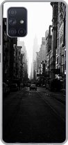 Geschikt voor Samsung Galaxy A51 5G hoesje - Auto rijdt door een rustige straat in New York in zwart-wit - Siliconen Telefoonhoesje
