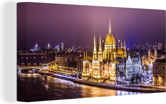 Canvas Schilderij Luchtfoto van het verlichte Hongaarse parlementsgebouw - 80x40 cm - Wanddecoratie