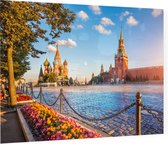 Moskou in bloei bij Sint-Basiliuskathedraal en Spassky Tower - Foto op Plexiglas - 90 x 60 cm