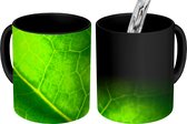 Magische Mok - Foto op Warmte Mok - Groene kleuren van een botanisch blad - 350 ML