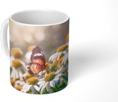 Mok - Vlinder op kamillebloem - 350 ML - Beker