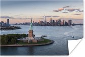 Poster Luchtfoto van het Amerikaanse Vrijheidsbeeld in New York tijdens zonsondergang - 30x20 cm