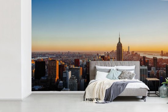 Papier peint Papier peint photo en vinyle - Skyline de New York avec un coucher de soleil largeur 390 cm x hauteur 260 cm - Tirage photo sur papier peint (disponible en 7 tailles)