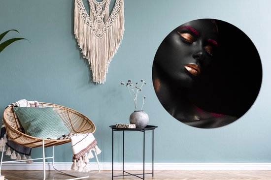 Femme noire avec détails Assiette en plastique cercle mural ⌀ 150 cm - impression photo sur cercle mural / cercle vivant (décoration murale)