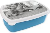Broodtrommel Blauw - Lunchbox - Brooddoos - Ezel kat en paard op onverharde weg - zwart wit - 18x12x6 cm - Kinderen - Jongen