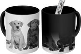 Magische Mok - Foto op Warmte Mok verschillende kleuren Labrador Retriever pups - zwart wit - 350 ML