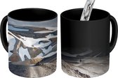 Magische Mok - Foto op Warmte Mok - Sneeuw op de bergtoppen in IJsland - 350 ML