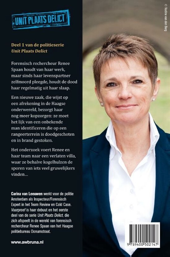 Een foto van Carina van Leeuwen met kort bruin haar en een blauw jasje.