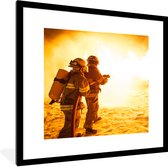 Fotolijst incl. Poster - Brandweermannen tijdens oefening - 40x40 cm - Posterlijst