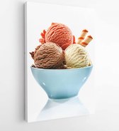Trio van smakelijke chocolade vanille en aardbeiensmaak bevroren dessert in een blauwe kom met twee wafelrietjes - Modern Art Canvas - Verticaal - 393863953 - 115*75 Vertical