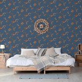 DUTCH-WALLCOVERINGS-Behang-Flower-donkerblauw-en-bronskleurig