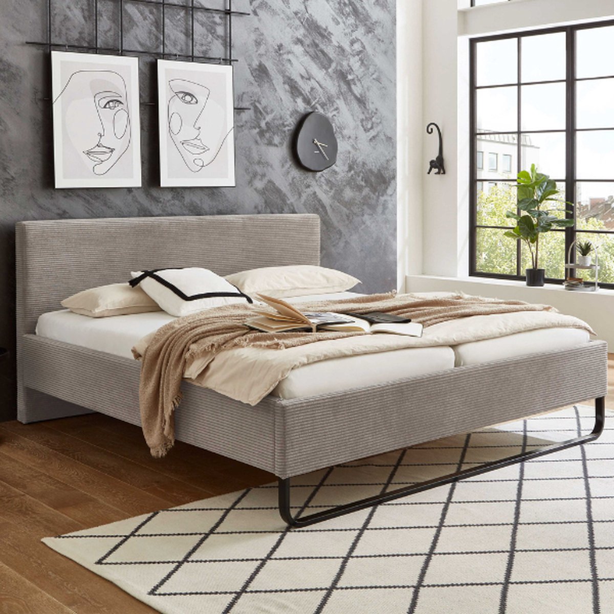 Meise Möbel Swing gestoffeerd bed metal skid zwart hoofdbord glad