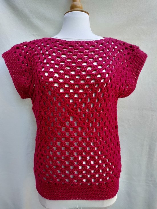 Pull manches courtes crocheté main en rouge bordeaux avec fil pailleté