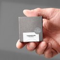Boîte cadeau grise SEIZMONT avec 'TRENDHIM ACCESSORIES' et 'DESIGNED IN DENMARK'.