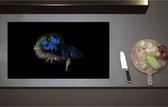 Inductieplaat Beschermer - Blauwe Vis op Zwart Oppervlak - 90x51 cm - 2 mm Dik - Inductie Beschermer - Bescherming Inductiekookplaat - Kookplaat Beschermer van Wit Vinyl