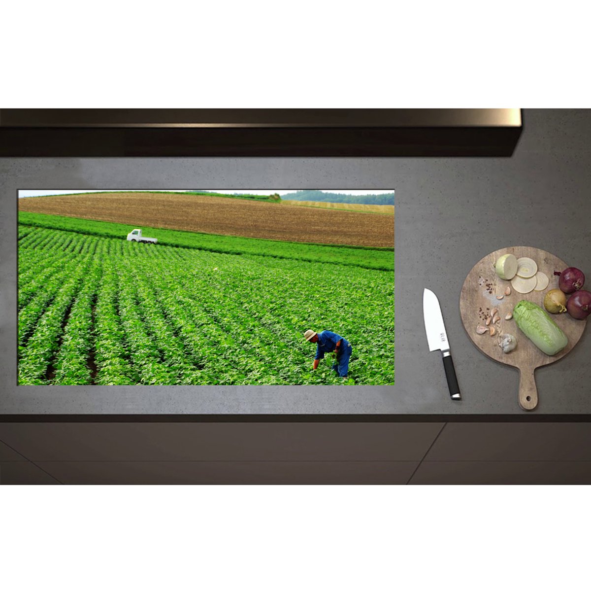 Inductieplaat Beschermer - Boer werkend op het Land vol Gewassen - 95x50 cm - 2 mm Dik - Inductie Beschermer - Bescherming Inductiekookplaat - Kookplaat Beschermer van Zwart Vinyl