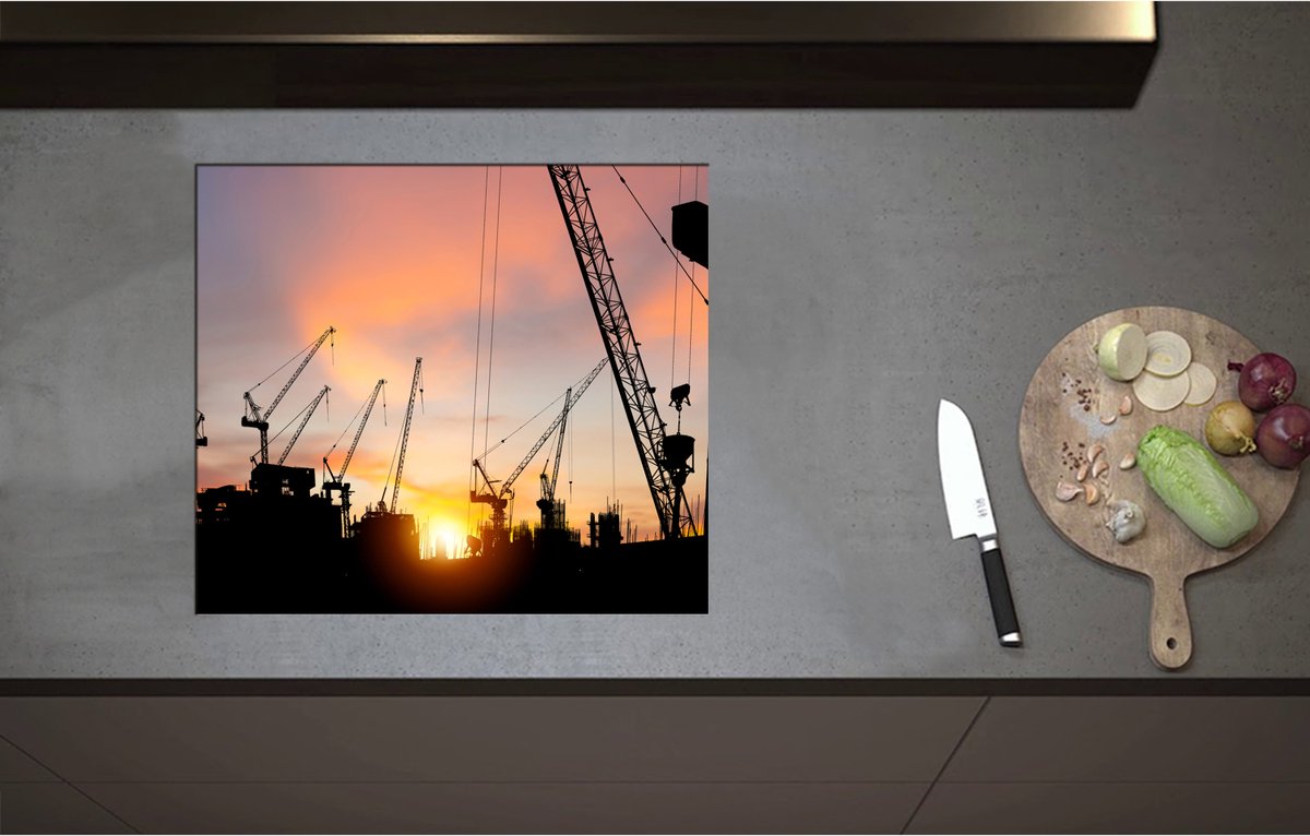 Inductieplaat Beschermer - Bouwplaats met Hijskranen met Zonsondergang - 59x52 cm - 2 mm Dik - Inductie Beschermer - Bescherming Inductiekookplaat - Kookplaat Beschermer van Wit Vinyl
