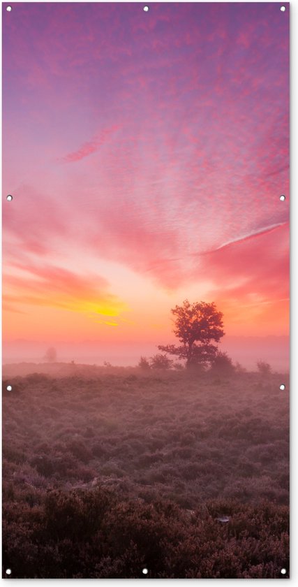 Foto: Schuttingposter paarse tinten in nederlands landschap 100x200 cm tuindoek