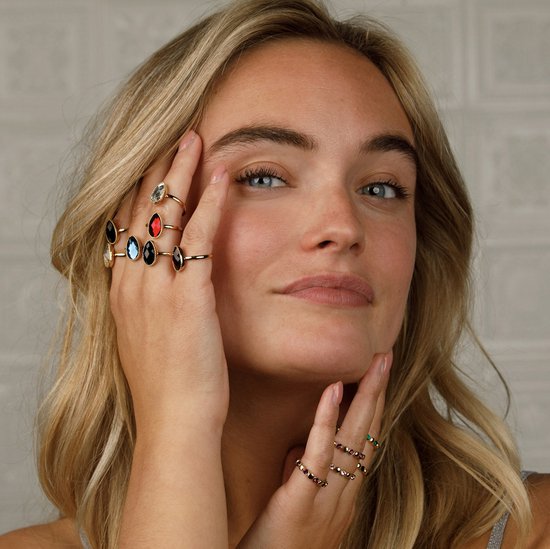 My Bendel Bague torsadée argentée avec goutte de pierre de cristal bleue - Bague argentée avec bord torsadé et pierre de verre bleue - Avec emballage cadeau luxueux