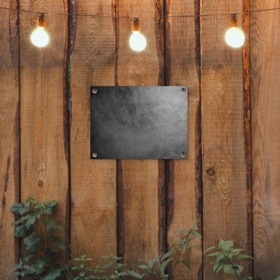 Tuinposter 40x30 cm - Tuindecoratie Leer - Lederlook - Industrieel - Grijs - Poster voor in de tuin - Buiten decoratie - Schutting tuinschilderij - Tuindoek muurdecoratie - Wanddecoratie balkondoek