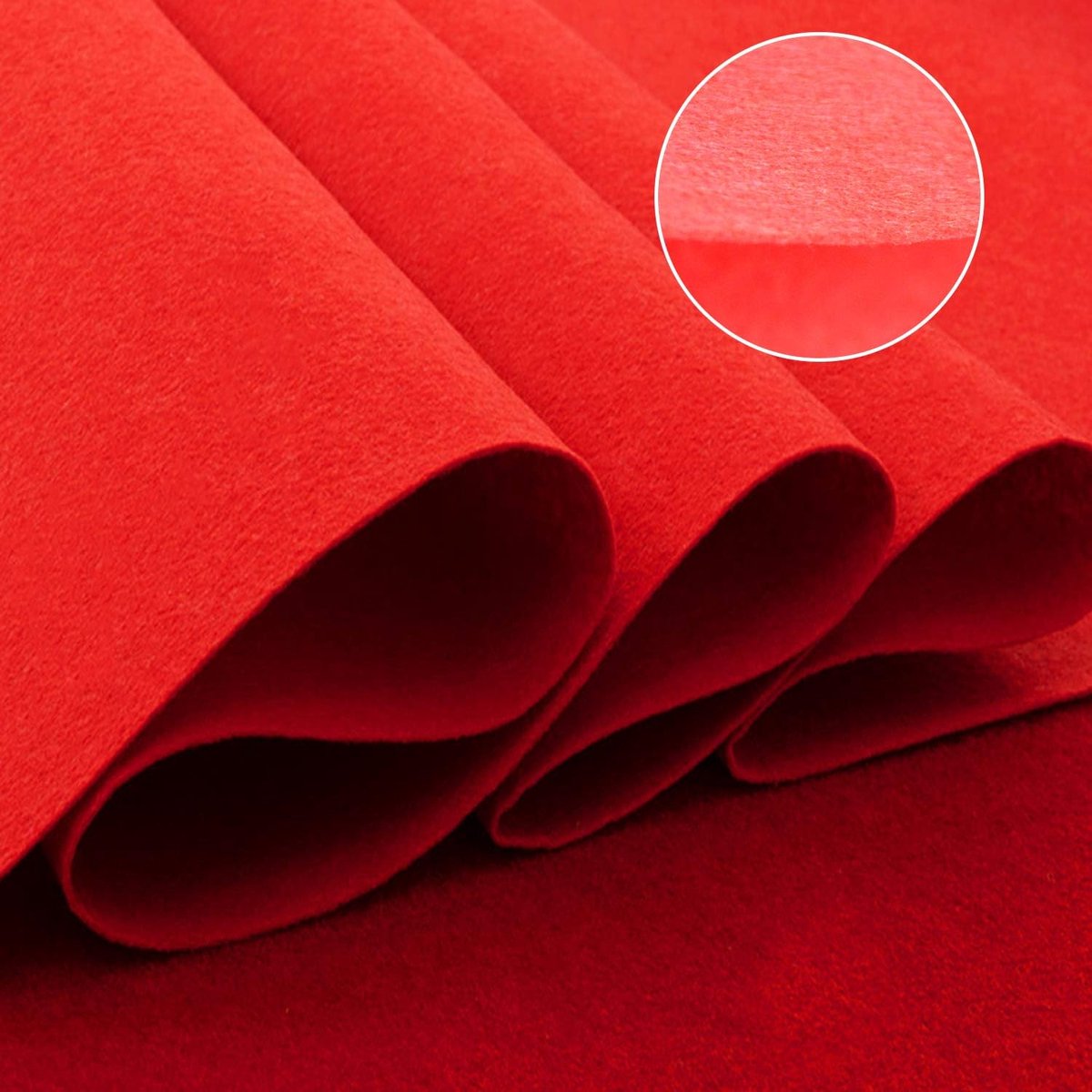Rode Stoel In De Ruimte Met Uitstekend Rood Tapijt En Klassiek Geel Gordijn 67373295 Rode Stoel In De Ruimte Met Uitstekend Rood Tapijt En Klassiek Geel Gordijn 67373295