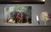 Inductieplaat Beschermer - Aziatische Vrouw bij Olifant in het Bos - 80x52 cm - 2 mm Dik - Inductie Beschermer - Bescherming Inductiekookplaat - Kookplaat Beschermer van Zwart Vinyl