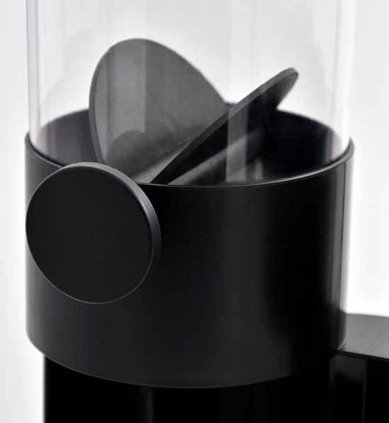 Close-up van de zwarte klep en de transparante cilinder van een cereal dispenser.