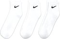 Drie paar witte Nike enkelsokken met zwart Nike logo.