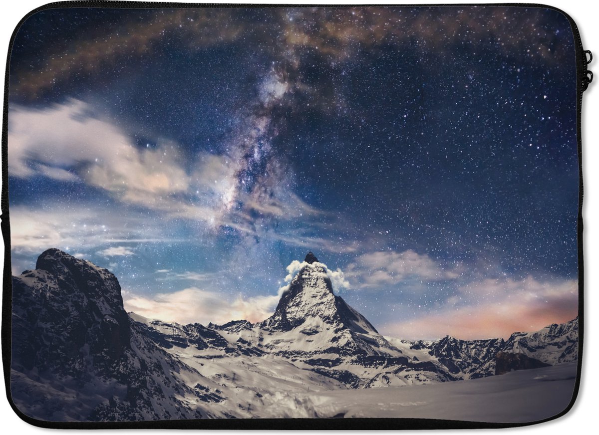 Laptophoes 14 inch - Matterhorn en sterrenhemel bij Zermatt Zwitserland - Laptop sleeve - Binnenmaat 33x23 cm - Zwarte achterkant