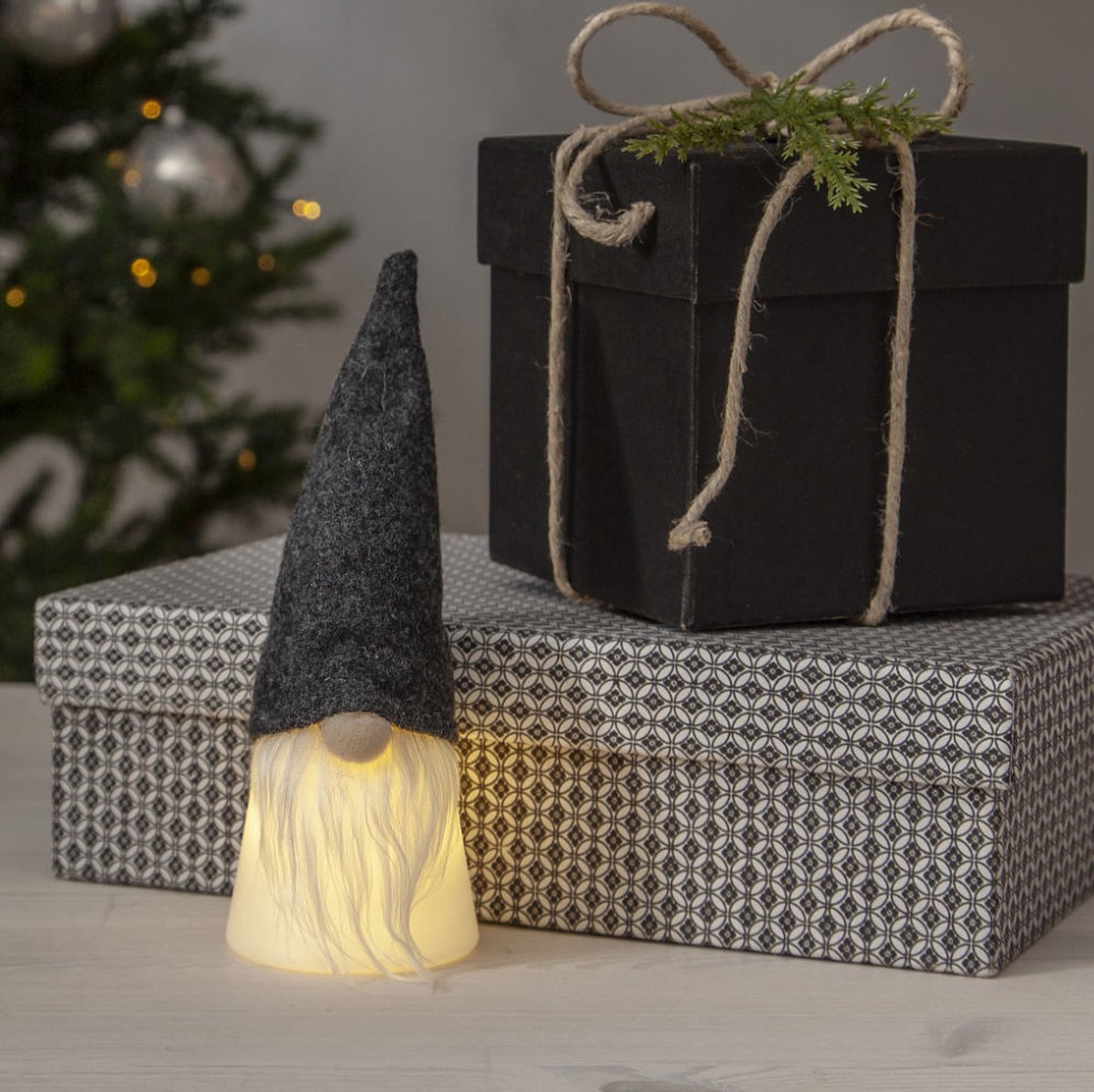 Star Trading Joylight kerstkabouter donkergrijs - kunststof / textiel - D 6.5 cm - H 18 cm - op batterijen