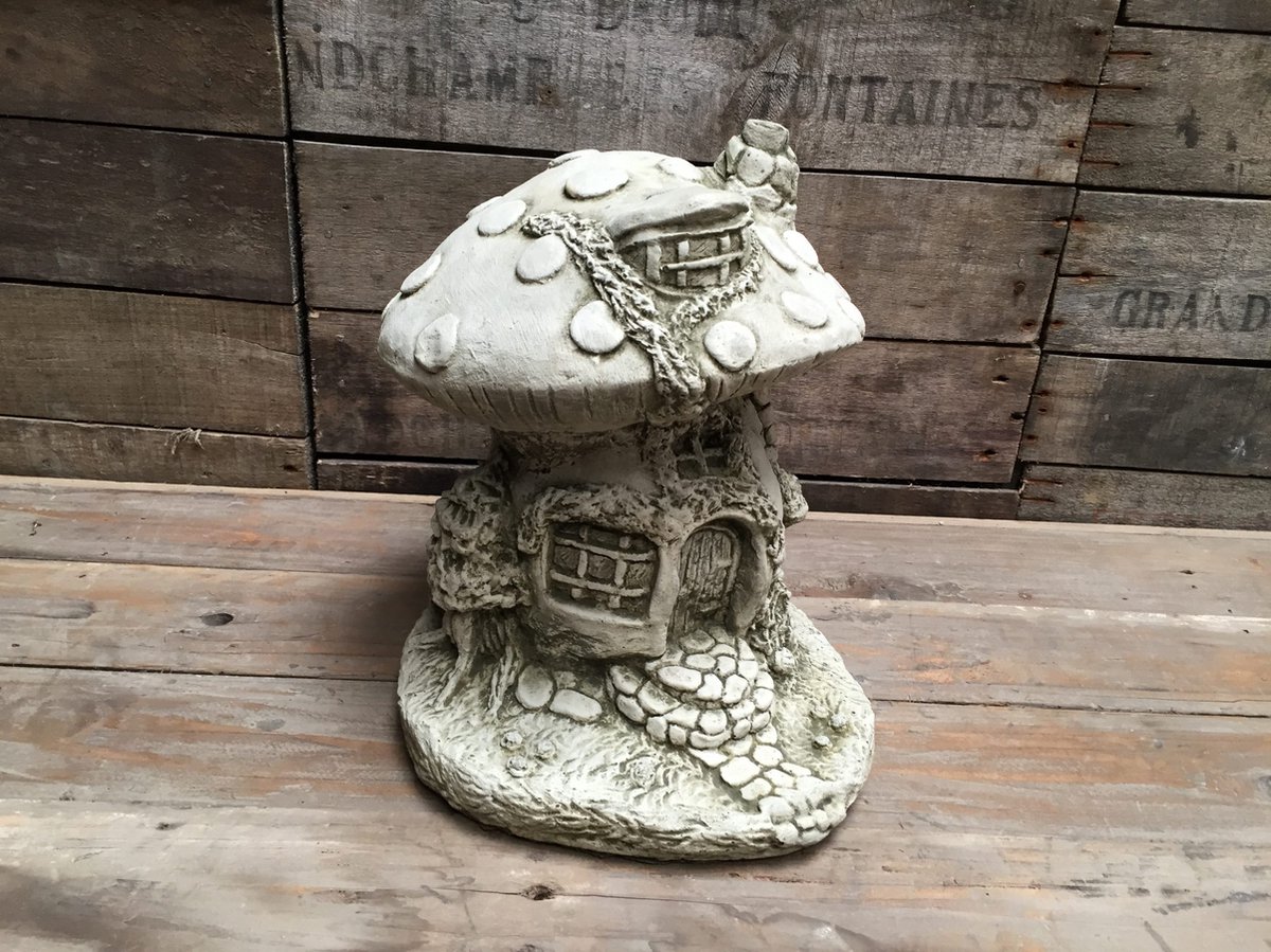 Betonnen tuinbeeld - kabouterhuisje in de vorm van een paddenstoel / kabouter / huis
