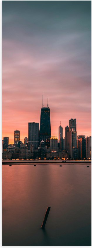 Poster (Mat) - Zonsondergang Zakkend achter Skyline aan het Water - 20x60 cm Foto op Posterpapier met een Matte look