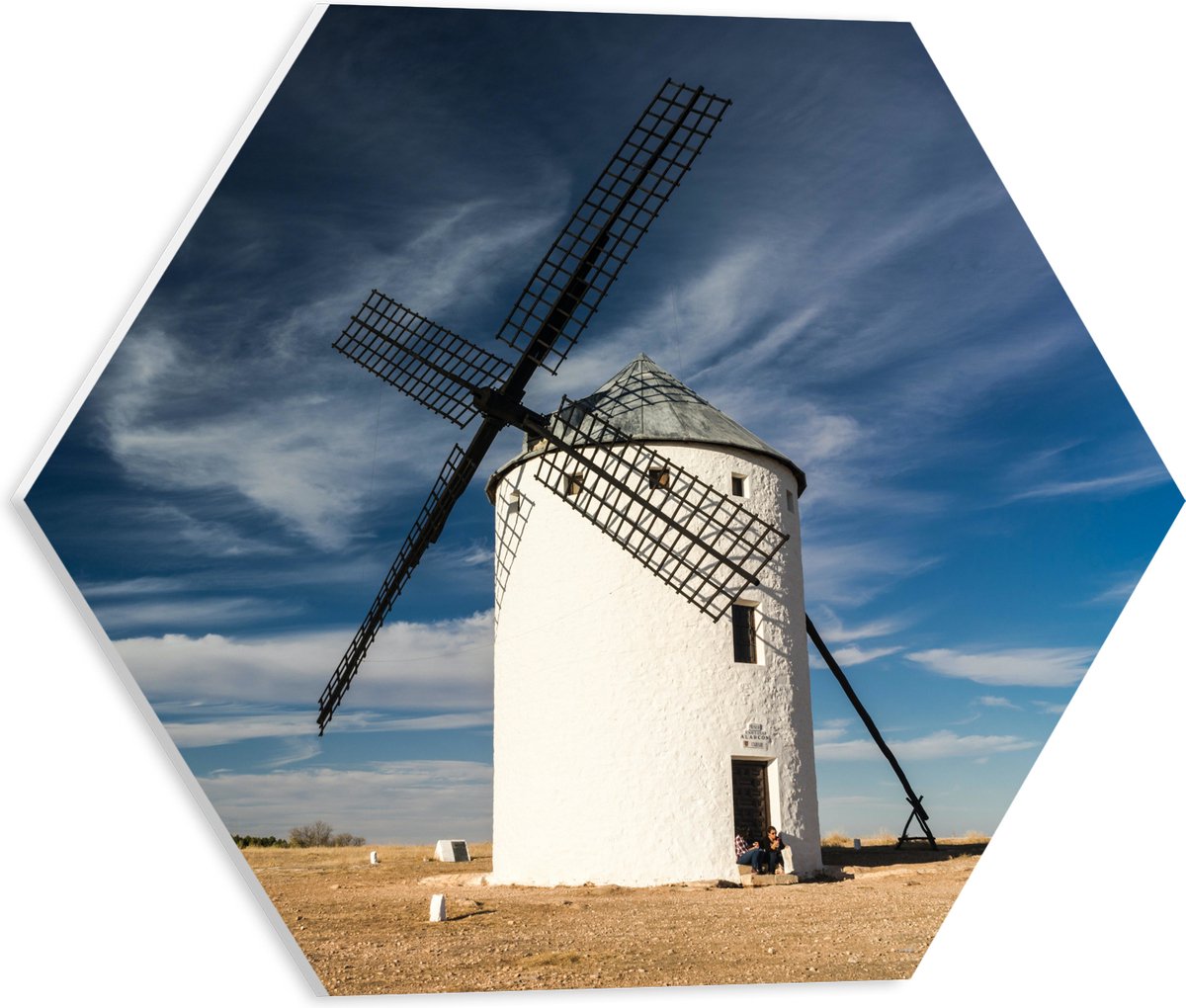 PVC Schuimplaat Hexagon - Witte Molen onder Sluierbewolkin, Nederland - 40x34.8 cm Foto op Hexagon (Met Ophangsysteem)