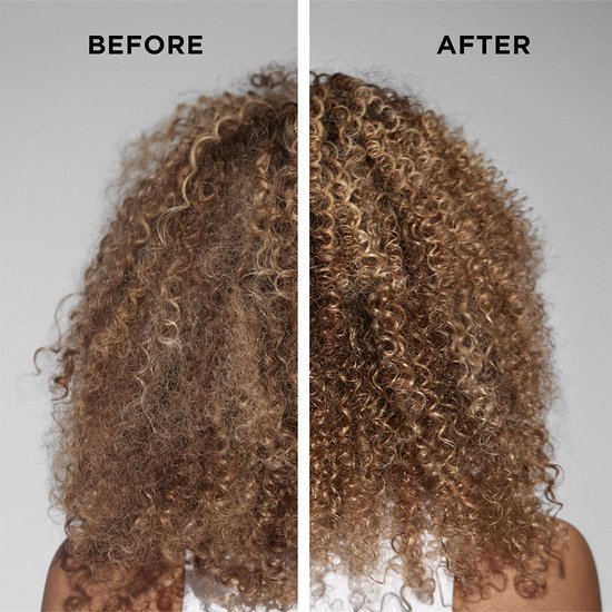 Comparaison de la chevelure d'une femme aux boucles brunes, avant et après utilisation du produit.