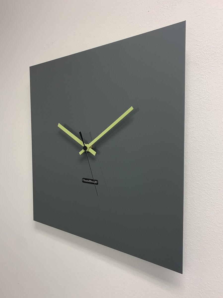 Wandklok CHANTALBRANDO -- TIME SQUARE 40 -- NARDO GREY -- MODERN DESIGN -- MADE IN HOLLAND - HOOGGLANS GRIJS
