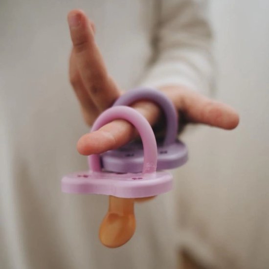 Two-Pack Orthodontic Teat 3-36 Months (Powder Pink & Lavender) — afbeelding 3