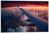 PVC Schuimplaat - Hoogvliegend Vliegtuig boven de Wolken - 60x40 cm Foto op PVC Schuimplaat (Met Ophangsysteem)
